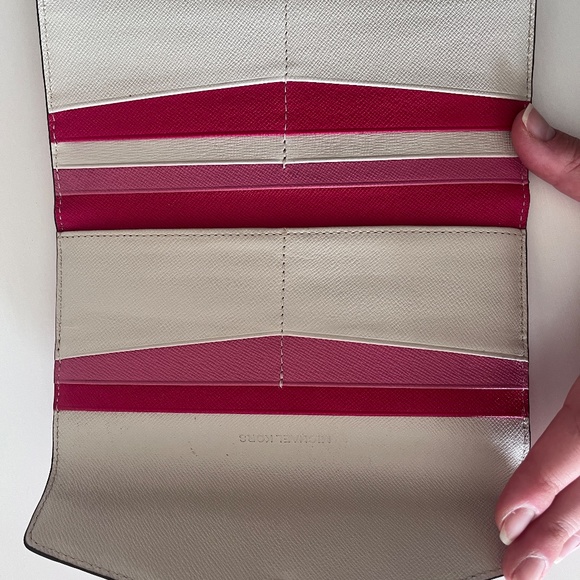 Michael Kors Pink leather wallet - Picture 2 of 5